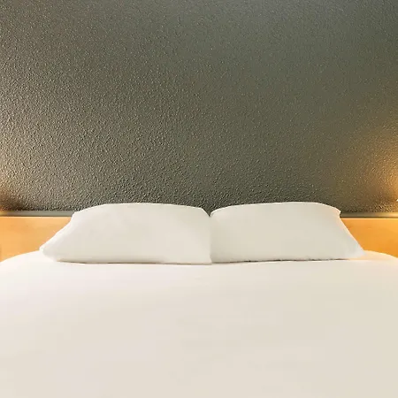 Otel Ibis Coeur De Normandie 3*