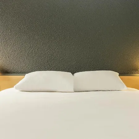 酒店 法莱斯诺曼底大学宜必思酒店