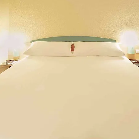 Hotel Ibis Falaise Coeur De Normandie 3*