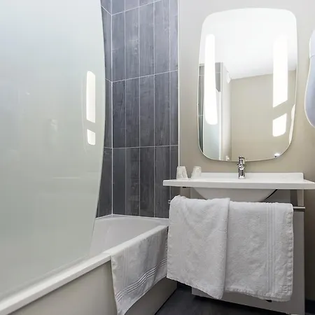 Hotel Ibis Falaise Coeur De Normandie 3*