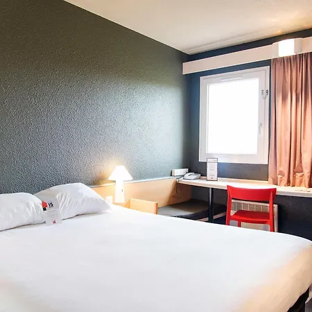 Hotel Ibis Falaise Coeur De Normandie