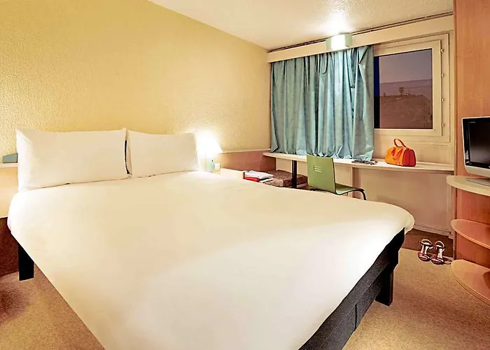 Ibis Coeur De Normandie 팔레즈