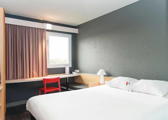 Ibis Coeur De Normandie 팔레즈